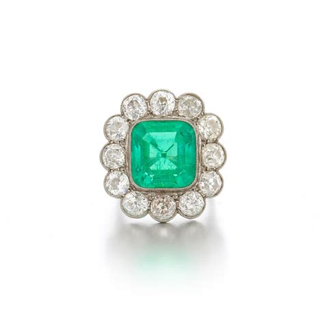 Emerald and diamond ring Anello in smeraldo e diamanti by 